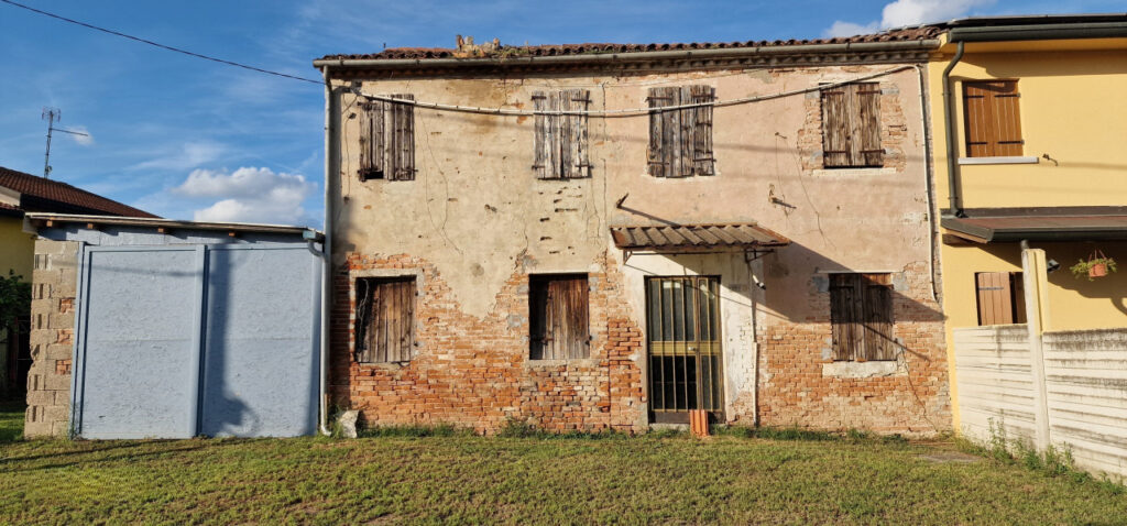 Casa affiancata da ristrutturare – Un’opportunità unica ad Albaredo D’Adige