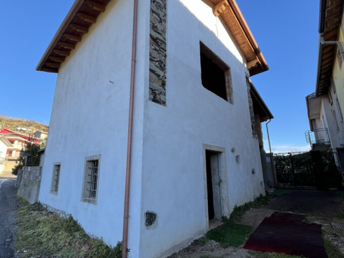 CASA SINGOLA DA RISTRUTTURARE A VESTENAVECCHIA