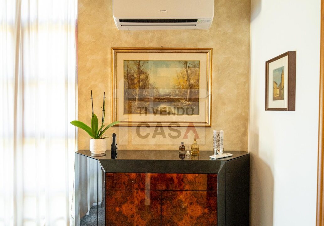 843-3036083